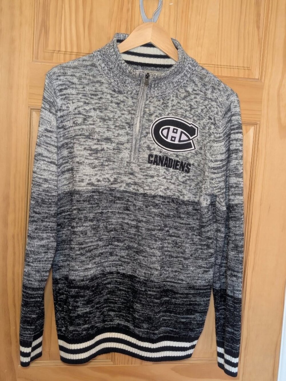 NHL Montreal Canadiens Mens Knit Quarter Zip Sweater Red Size M